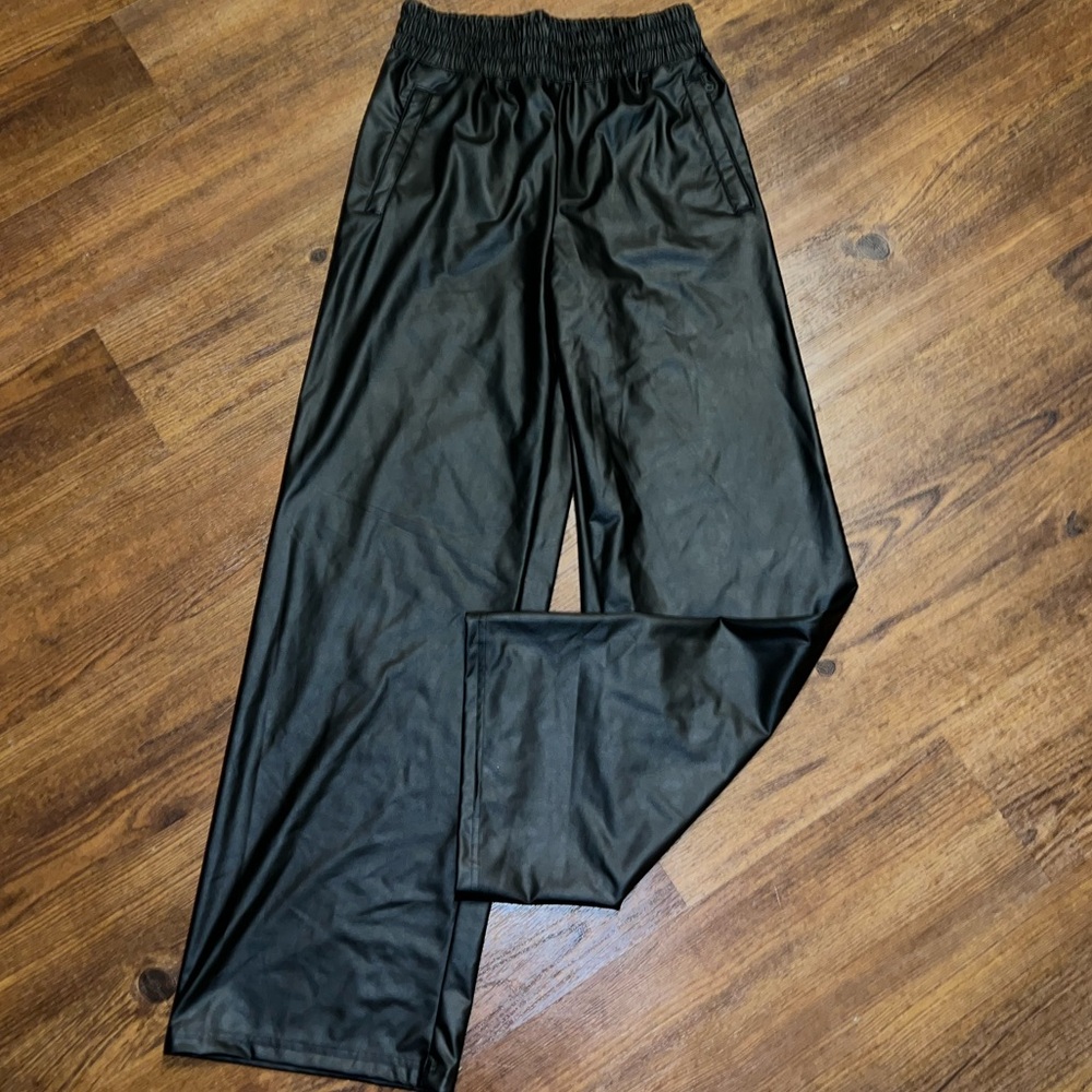 Offline By Aerie Real Luxe Black Faux Leather Chic Wide Leg Flare Pants Size XS - Picture 7 of 14
